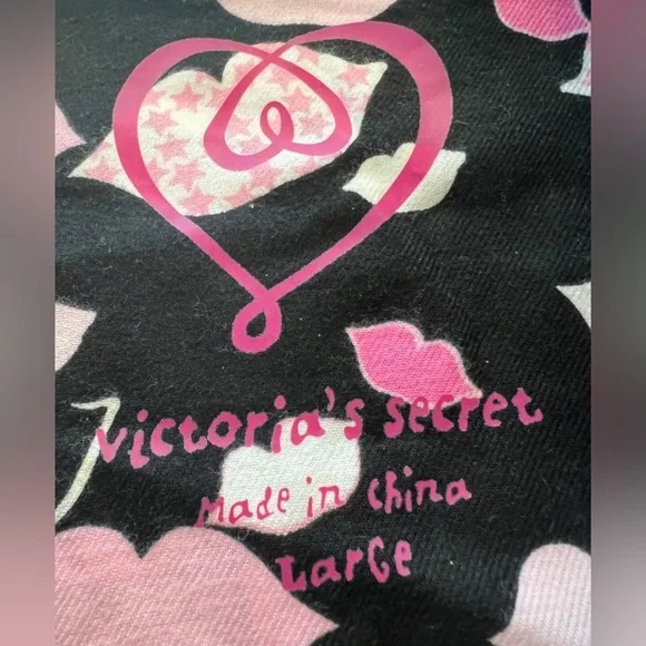 BNWOT Victoria’s Secret Kiss Lips Pajama Shirt. Size Large - Picture 3 of 9